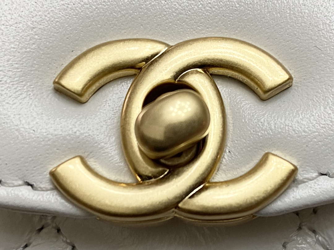 Chanel AP3435 Shiny aged calfskin & gold-tone metal White - Default Title - View 6