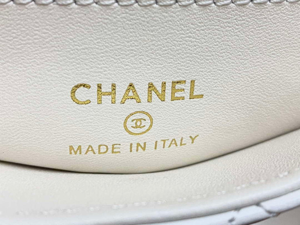 Chanel AP3435 Shiny aged calfskin & gold-tone metal White