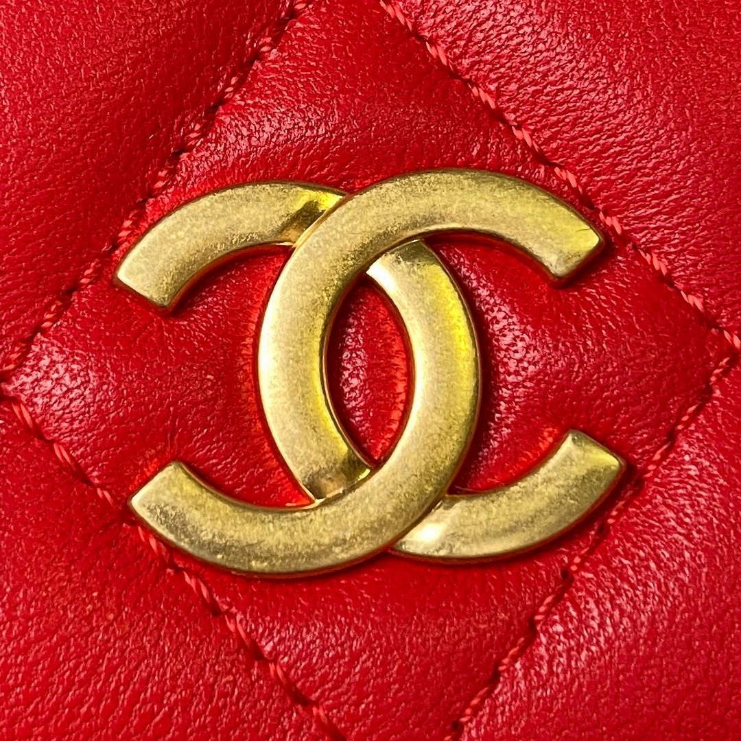 Chanel AP3484 CLUTCH WITH CHAIN Shiny Lambskin & Gold-Tone Metal Red