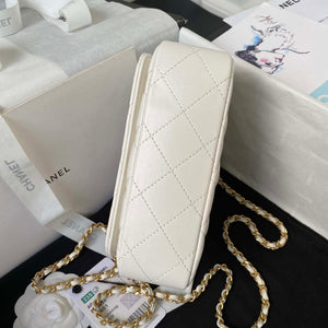 Chanel AP3484 CLUTCH WITH CHAIN Shiny Lambskin & Gold-Tone Metal White - Default Title - View 5