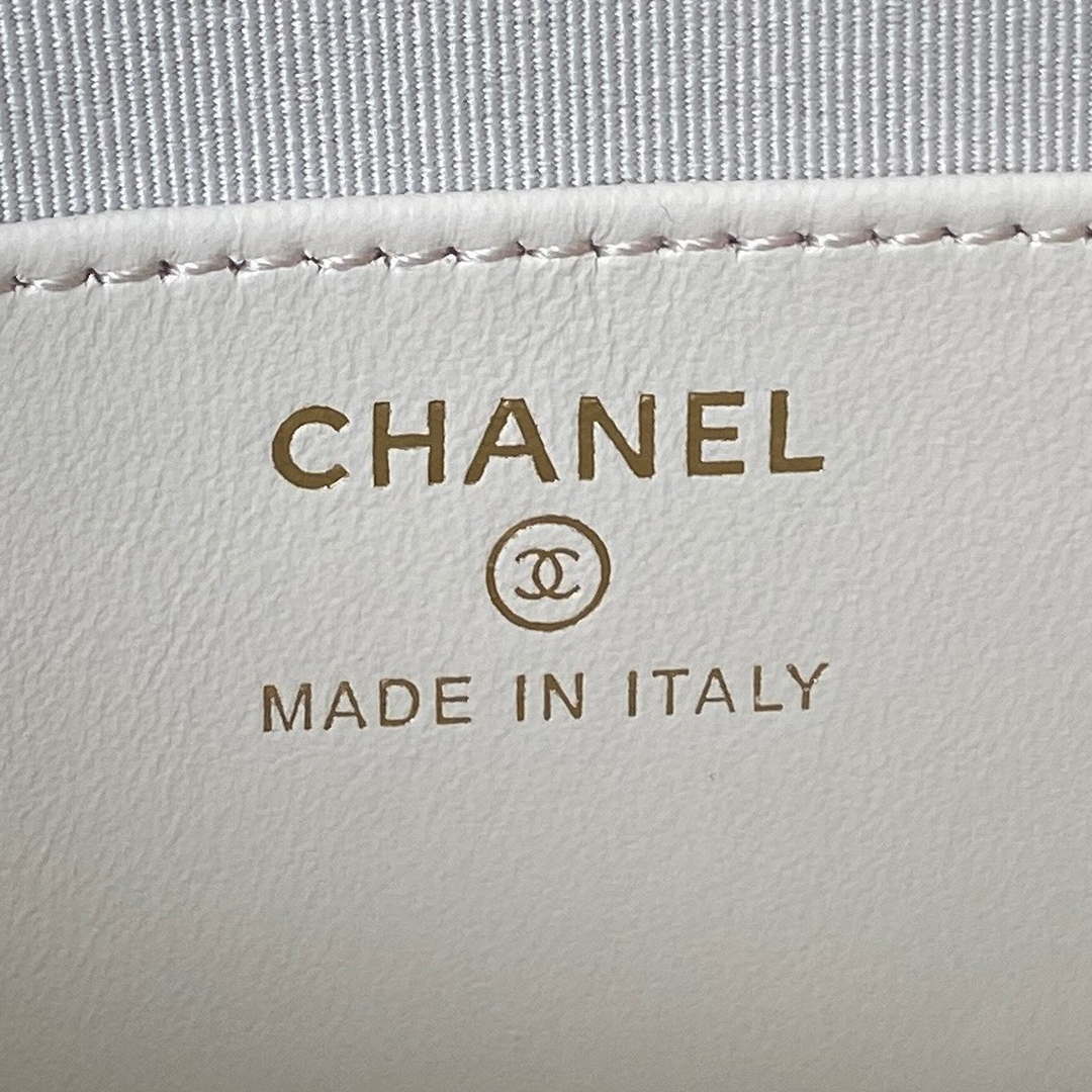 Chanel AP3484 CLUTCH WITH CHAIN Shiny Lambskin & Gold-Tone Metal White