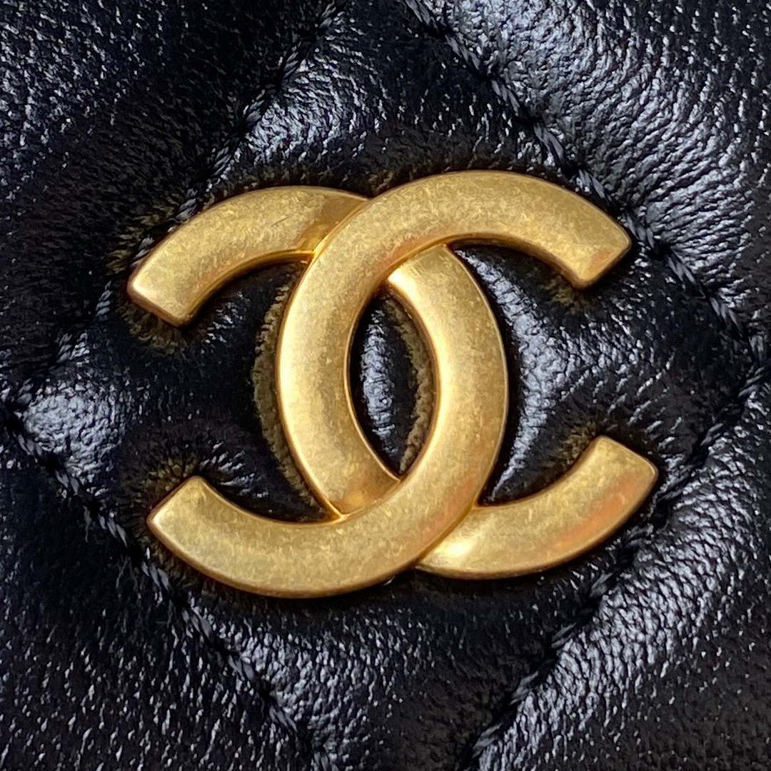 Chanel AP3485 Clutch With Chain Shiny Lambskin & Gold-Tone Metal Black