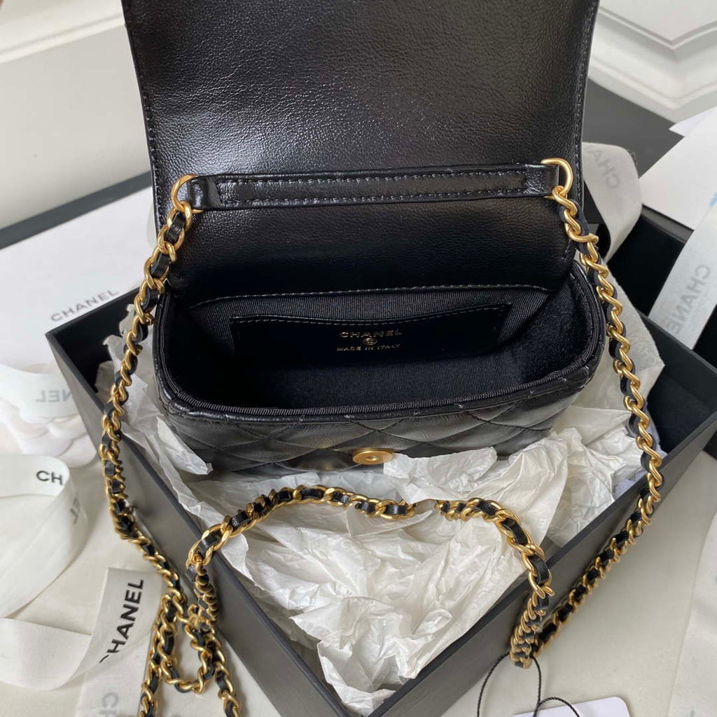 Chanel AP3485 Clutch With Chain Shiny Lambskin & Gold-Tone Metal Black