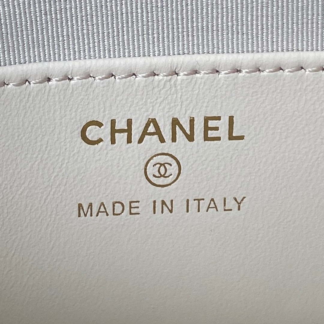 Chanel AP3485 Clutch With Chain Shiny Lambskin & Gold-Tone Metal White