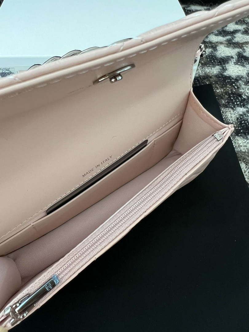 Chanel AP3566 Clutch with Chain Pink Shiny Crumpled Calfskin Strass & Ruthenium Finish Metal