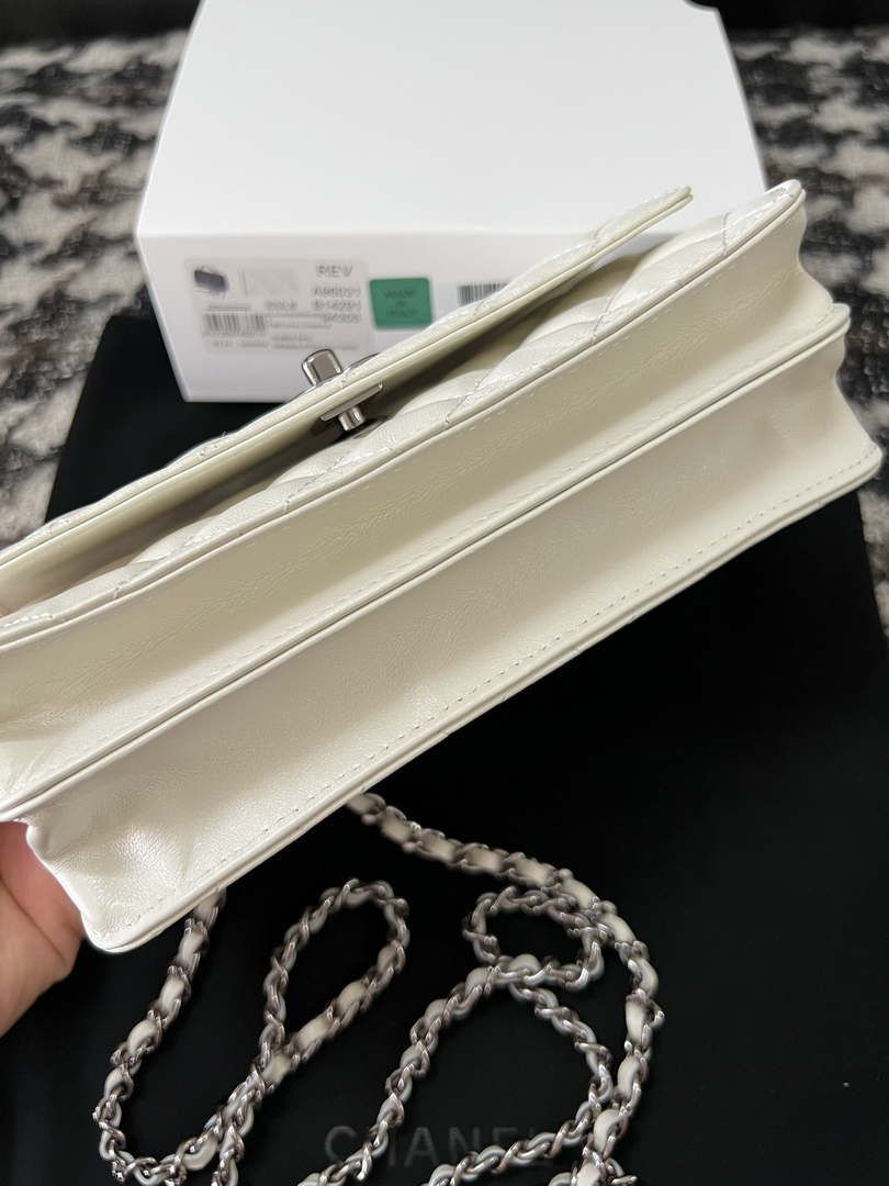 Chanel AP3566 Clutch with Chain White Shiny Crumpled Calfskin Strass & Ruthenium Finish Metal