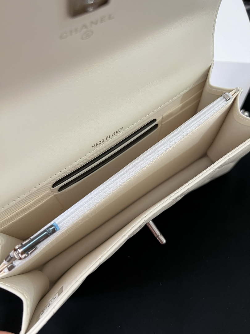 Chanel AP3566 Clutch with Chain White Shiny Crumpled Calfskin Strass & Ruthenium Finish Metal