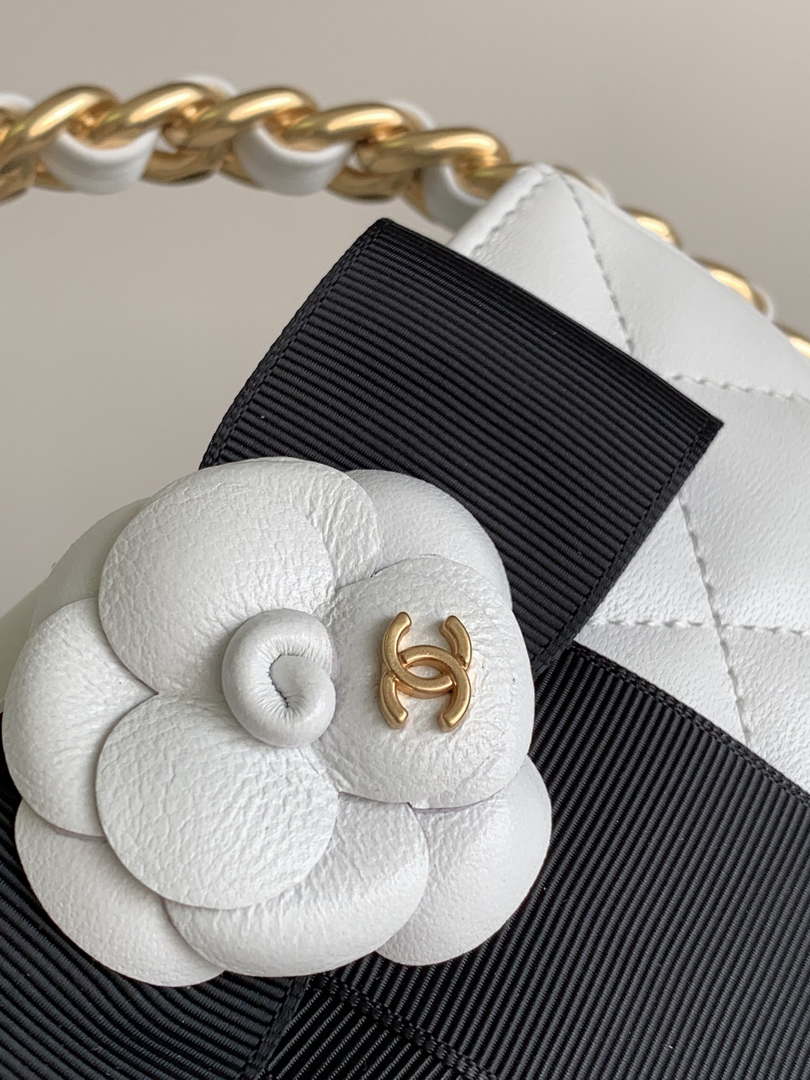 Chanel AP3583 Pouch Mixed Fibers 22cm Calfskin & Gold-Tone Metal White AP3584