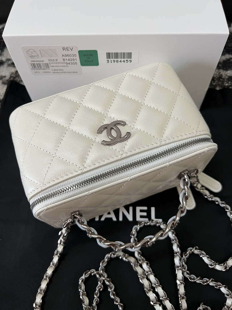 Chanel AP3593 Shiny Crumpled Calfskin Strass & Ruthenium-Finish Metal White