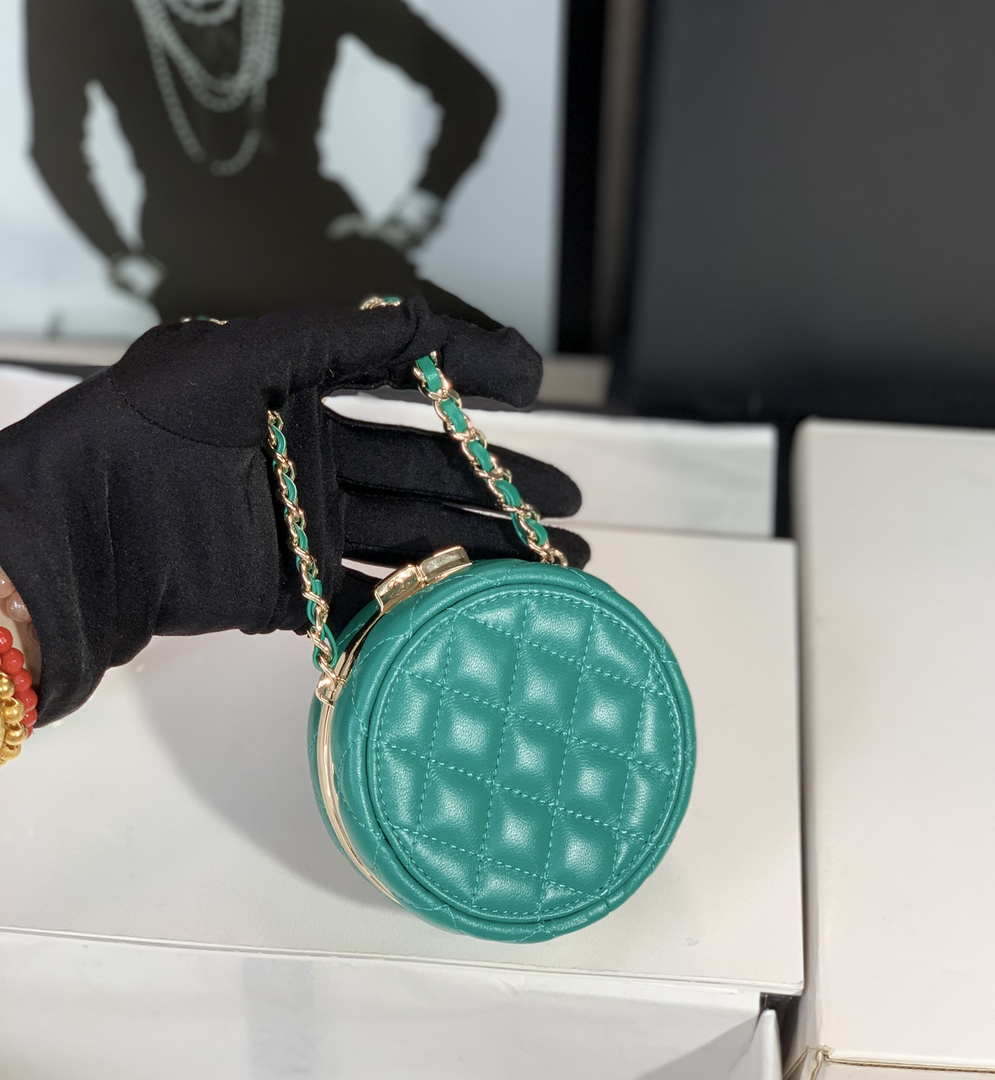 Chanel Ap3704 Clutch  With Chain Lambskin Enamel & Gold-Tone Metal Green & White - Default Title - View 2