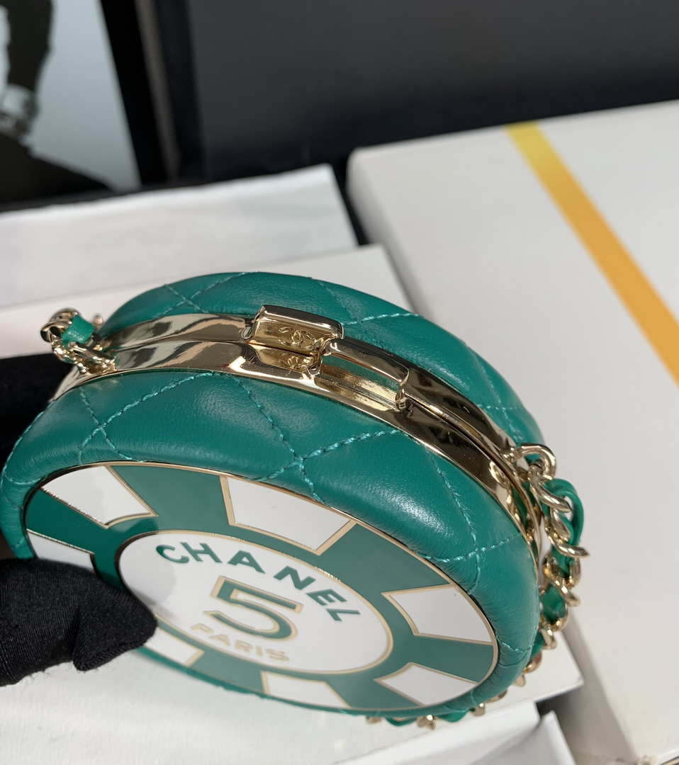 Chanel Ap3704 Clutch  With Chain Lambskin Enamel & Gold-Tone Metal Green & White