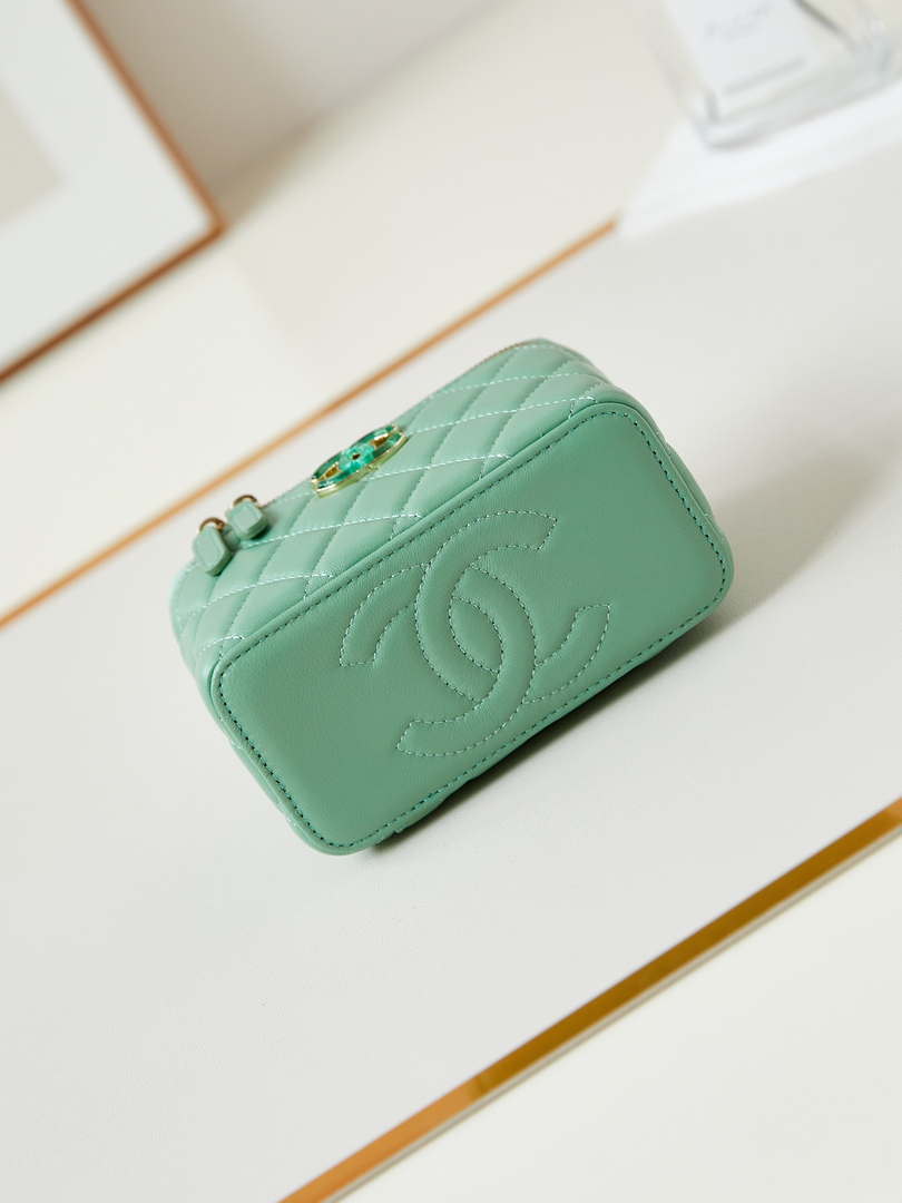 Chanel AP3784 Clutch With Chain Lambskin Vanity Box bag with Enamel buckle AP3231 Green