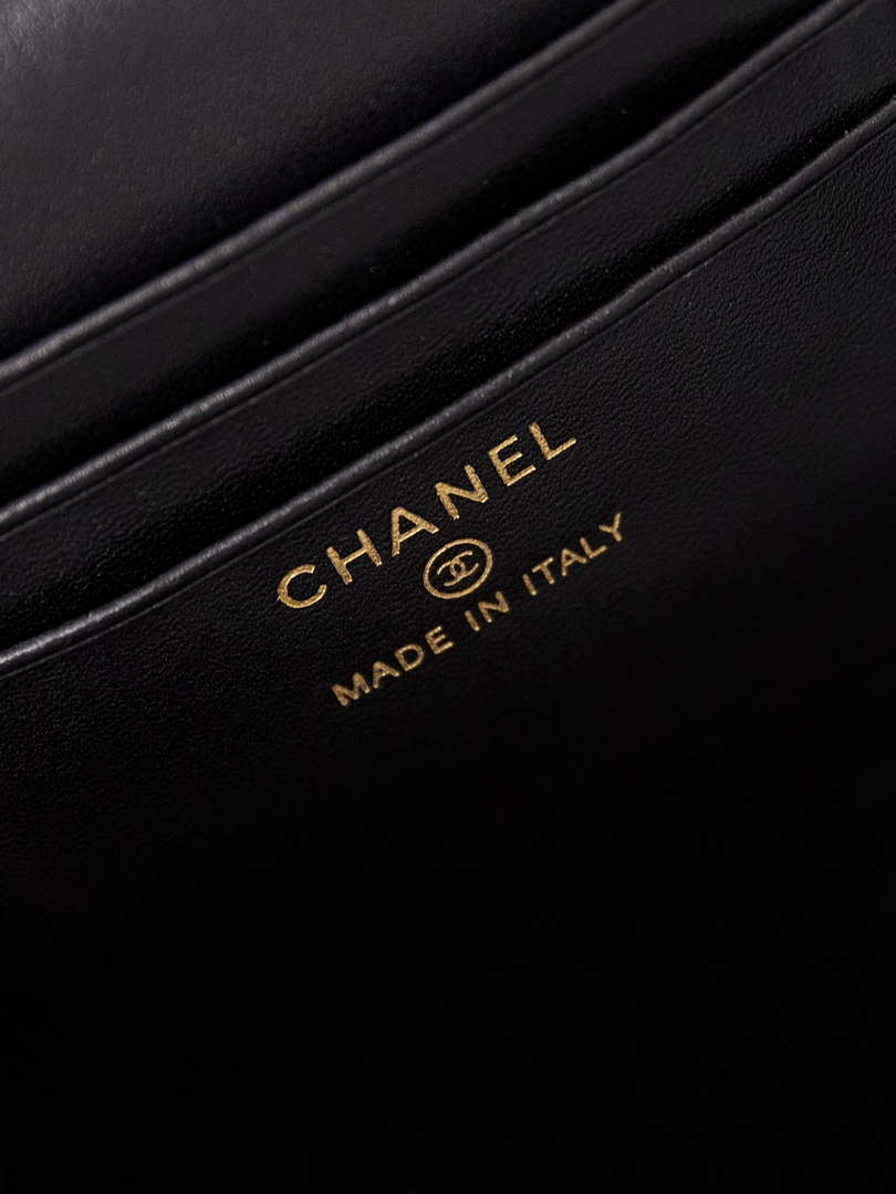 Chanel AP3804 Clutch Lambskin Vanity Box bag With Pearl handle Black