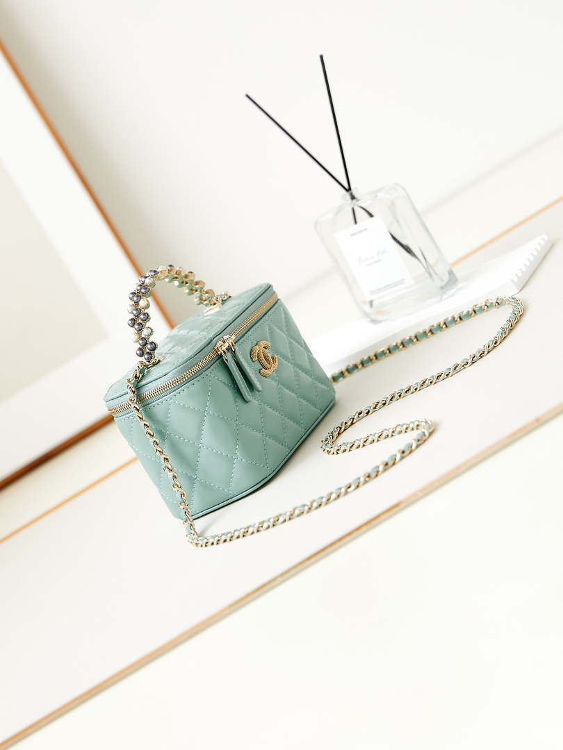 Chanel AP3804 Clutch Lambskin Vanity Box bag With Pearl handle Green - Default Title - View 3