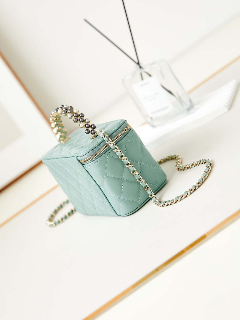 Chanel AP3804 Clutch Lambskin Vanity Box bag With Pearl handle Green - Default Title - View 4
