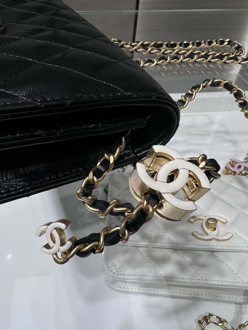 Chanel AP3938  Wallet On Chain Shiny Lambskin  Enamel & Gold-Tone Metal Black