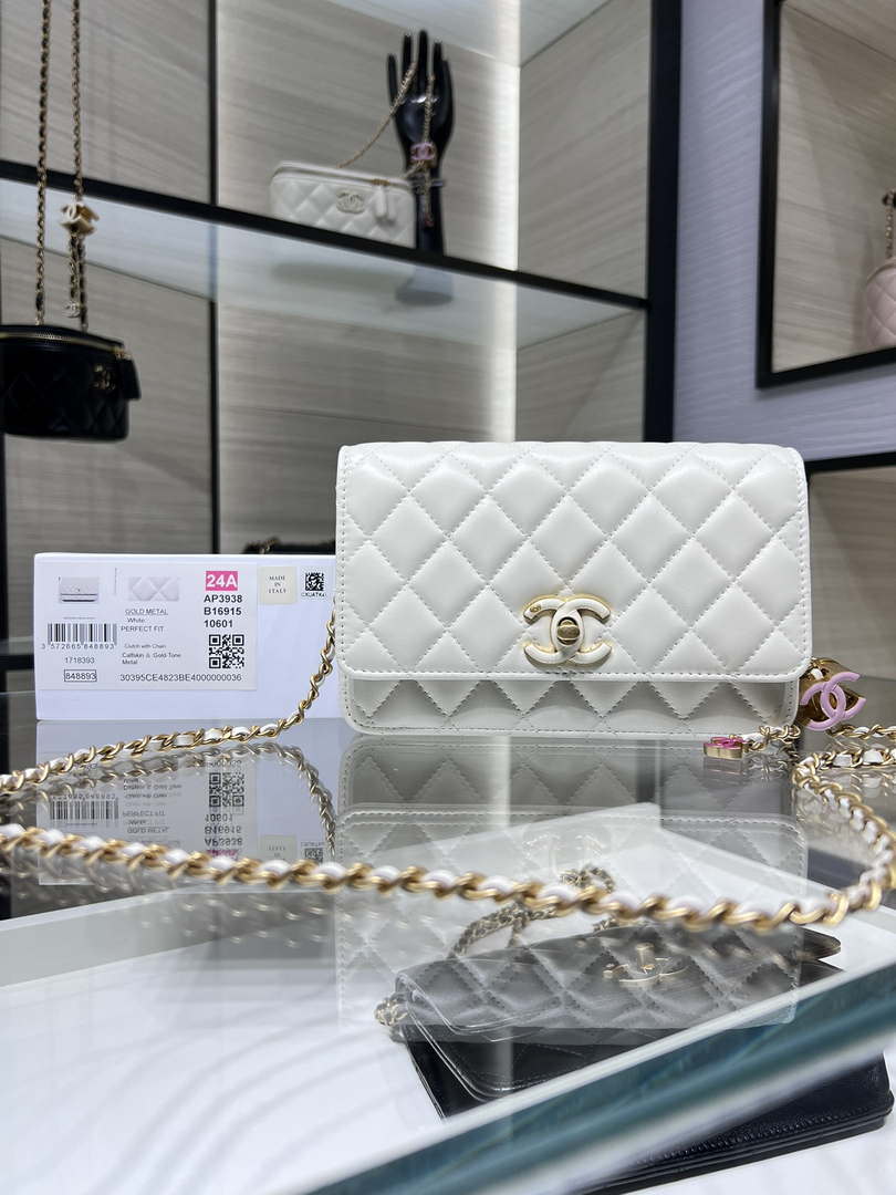 Chanel AP3938 Wallet On Chain Shiny Lambskin  Enamel & Gold-Tone Metal White