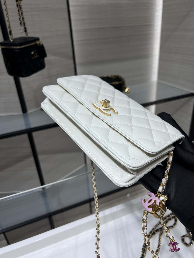 Chanel AP3938 Wallet On Chain Shiny Lambskin  Enamel & Gold-Tone Metal White
