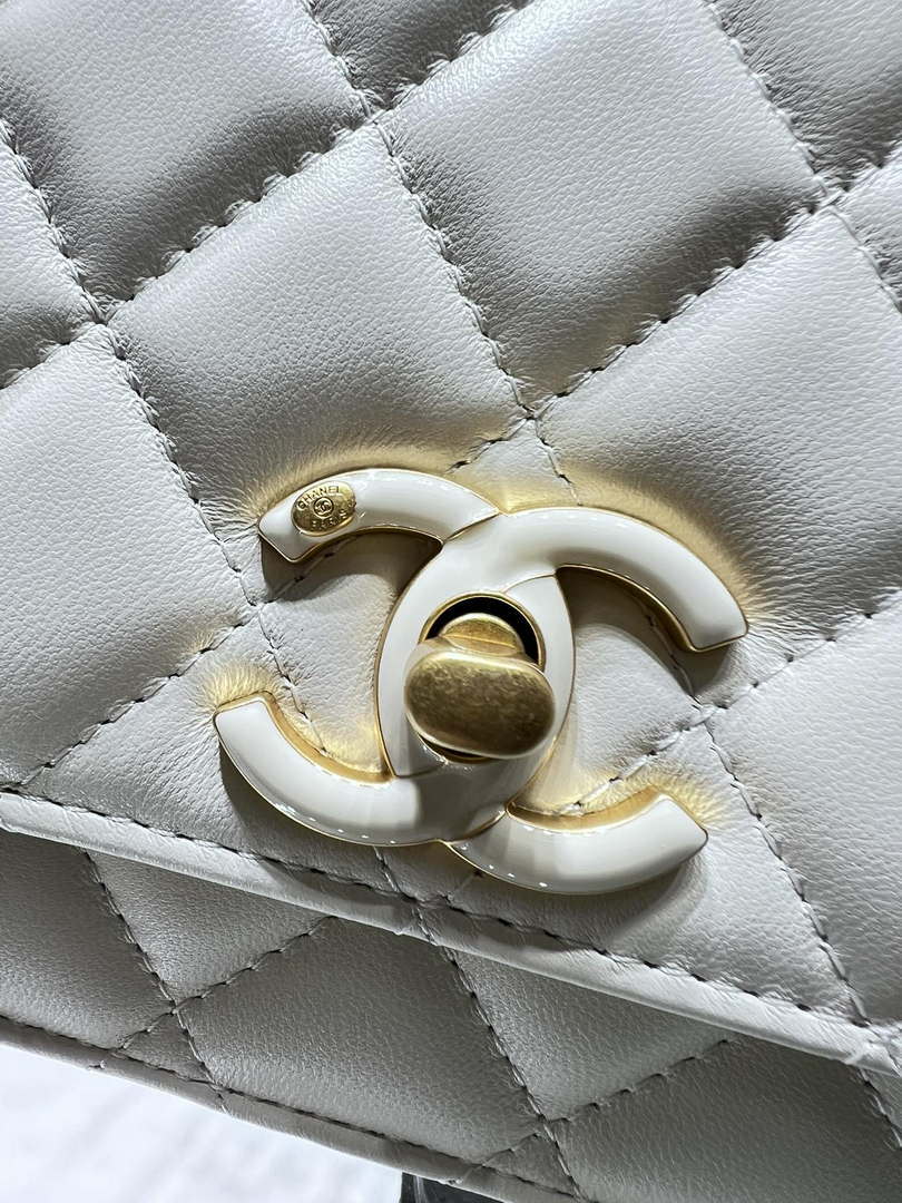 Chanel AP3938 Wallet On Chain Shiny Lambskin  Enamel & Gold-Tone Metal White