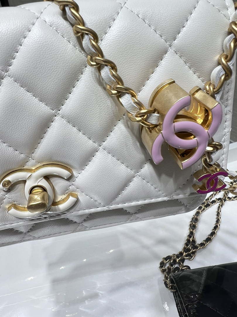 Chanel AP3938 Wallet On Chain Shiny Lambskin  Enamel & Gold-Tone Metal White