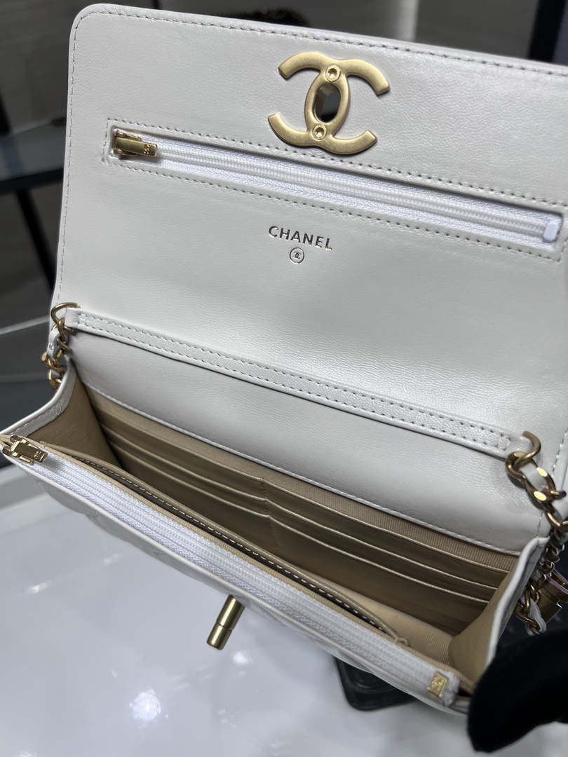 Chanel AP3938 Wallet On Chain Shiny Lambskin  Enamel & Gold-Tone Metal White