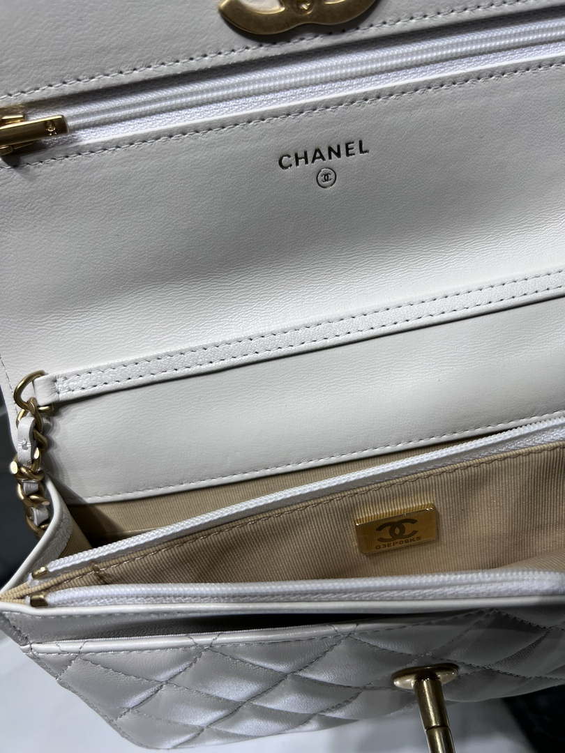 Chanel AP3938 Wallet On Chain Shiny Lambskin  Enamel & Gold-Tone Metal White