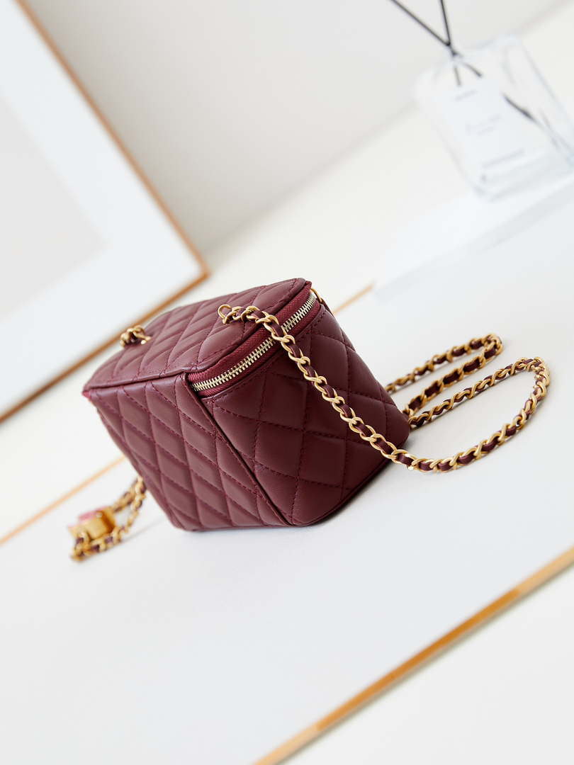 Chanel AP3940 Clutch With Chain Lambskin Vanity Box bag with Enamel buckle Wine Red