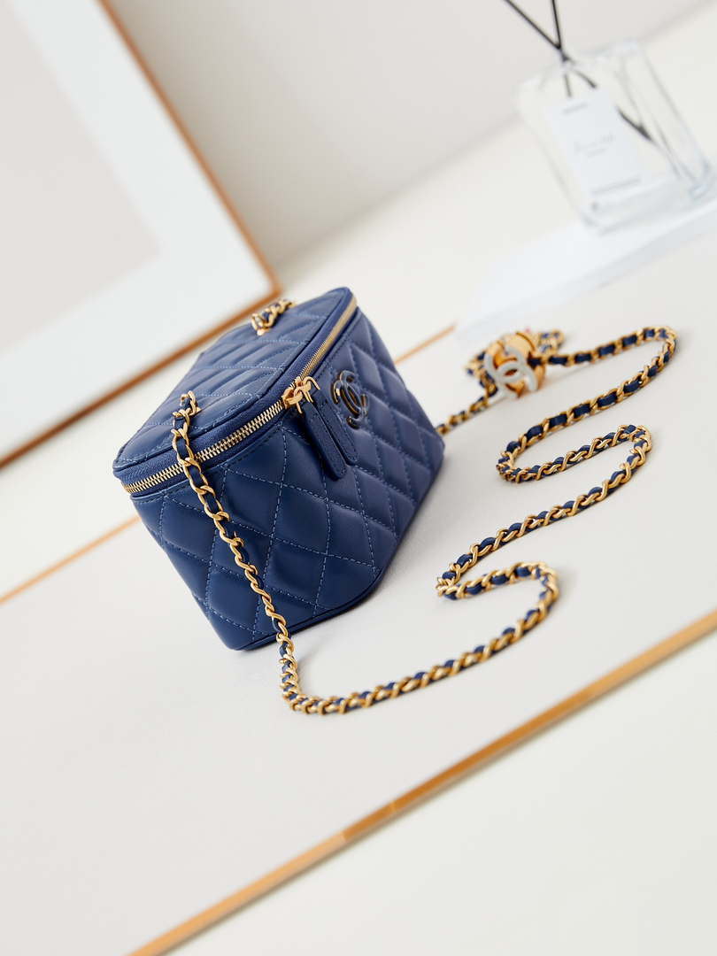 Chanel AP3940 Clutch With Chain Lambskin Vanity Box bag with Enamel buckle Blue
