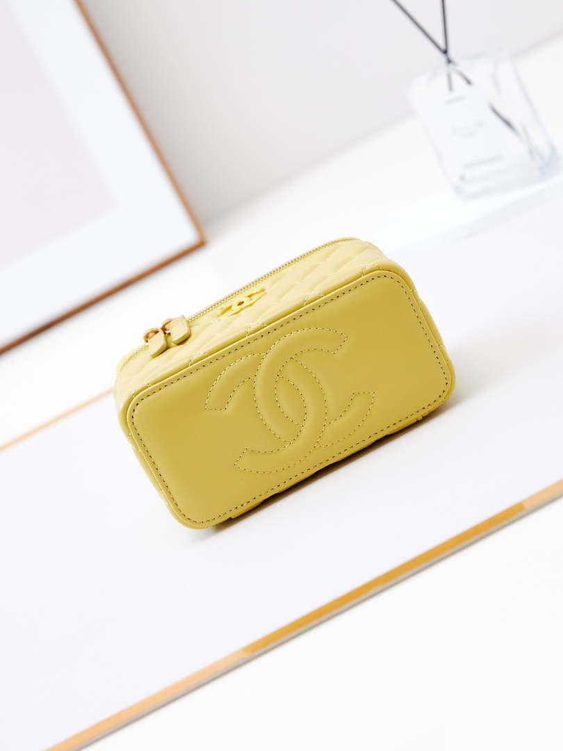 Chanel AP3940 Clutch With Chain Lambskin Vanity Box bag with Enamel buckle Yellow
