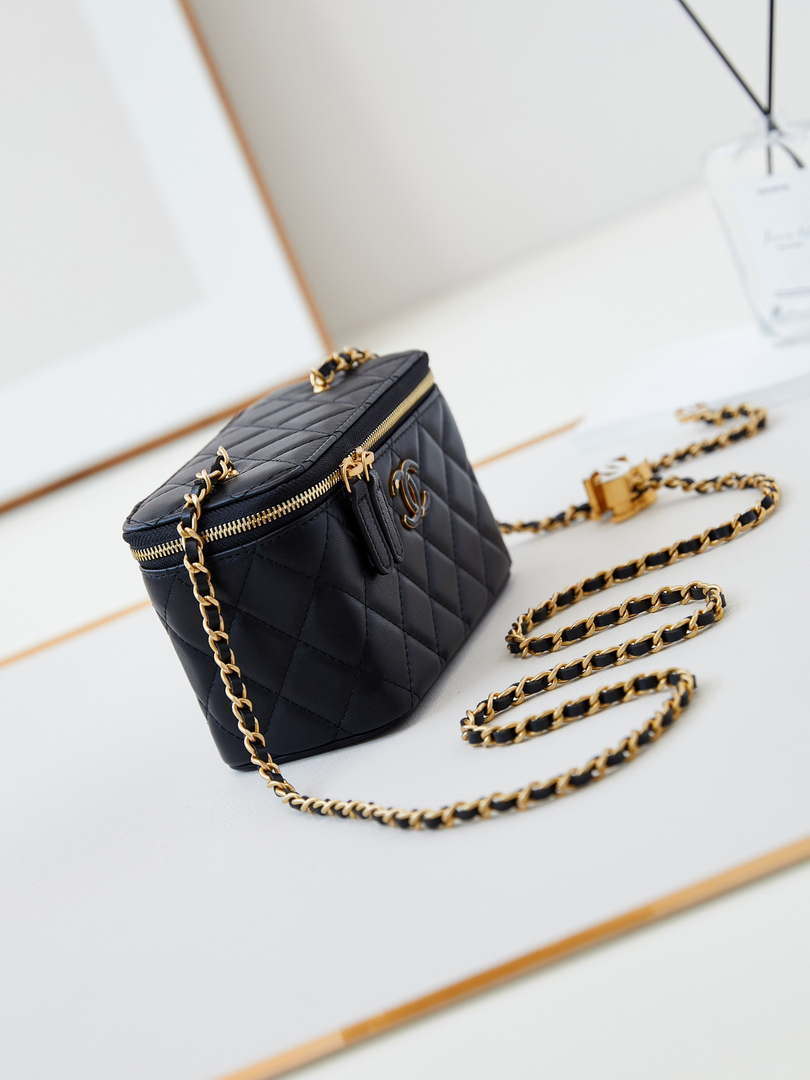 Chanel AP3940 Clutch With Chain Lambskin Vanity Box bag with Enamel buckle Black