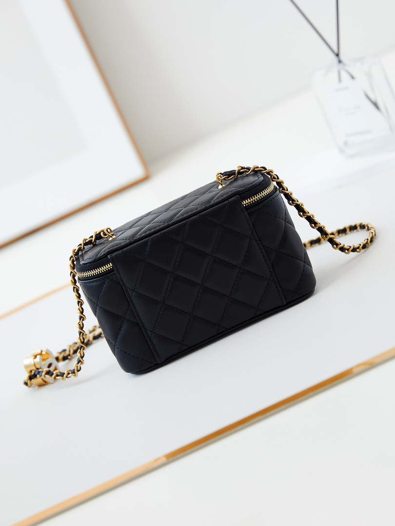 Chanel AP3940 Clutch With Chain Lambskin Vanity Box bag with Enamel buckle Black
