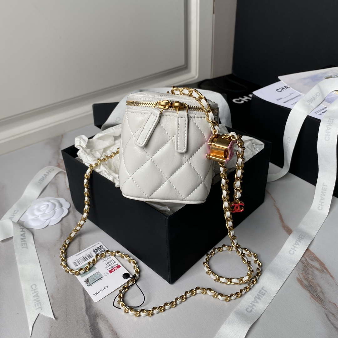 Chanel AP3940 Clutch With Chain Lambskin Vanity Box bag with Enamel buckle White