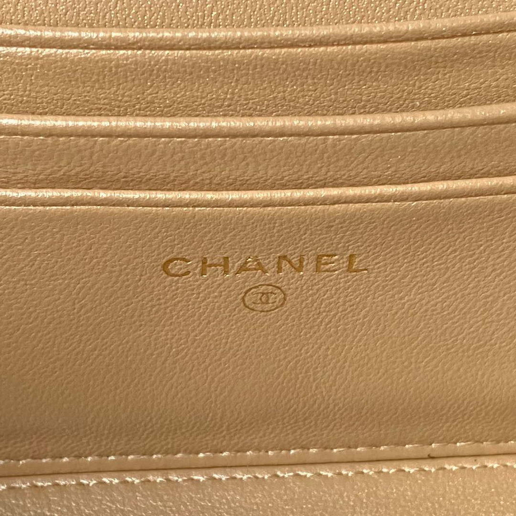 Chanel AP3940 Clutch With Chain Lambskin Vanity Box bag with Enamel buckle White