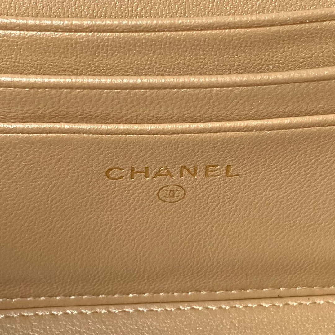 Chanel AP3940 Clutch With Chain Lambskin Vanity Box bag with Enamel buckle White
