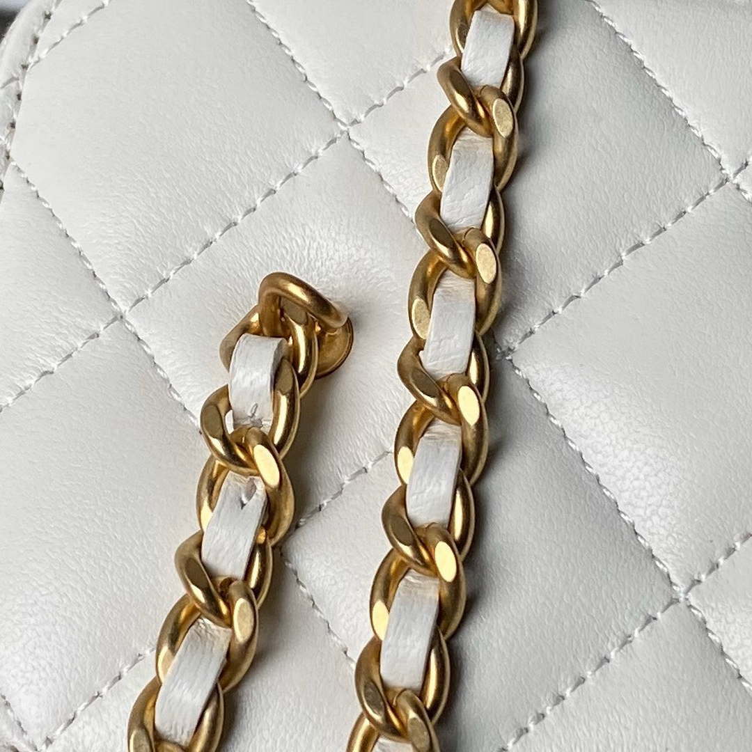 Chanel AP3940 Clutch With Chain Lambskin Vanity Box bag with Enamel buckle White