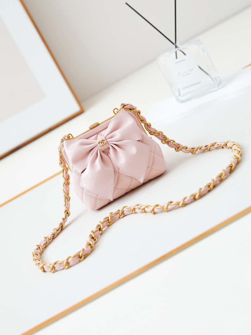Chanel AP4028 Clutch with chain Lambskin Patent Crumpled Lambskin & Gold-Tone Metal Pink - Default Title - View 1