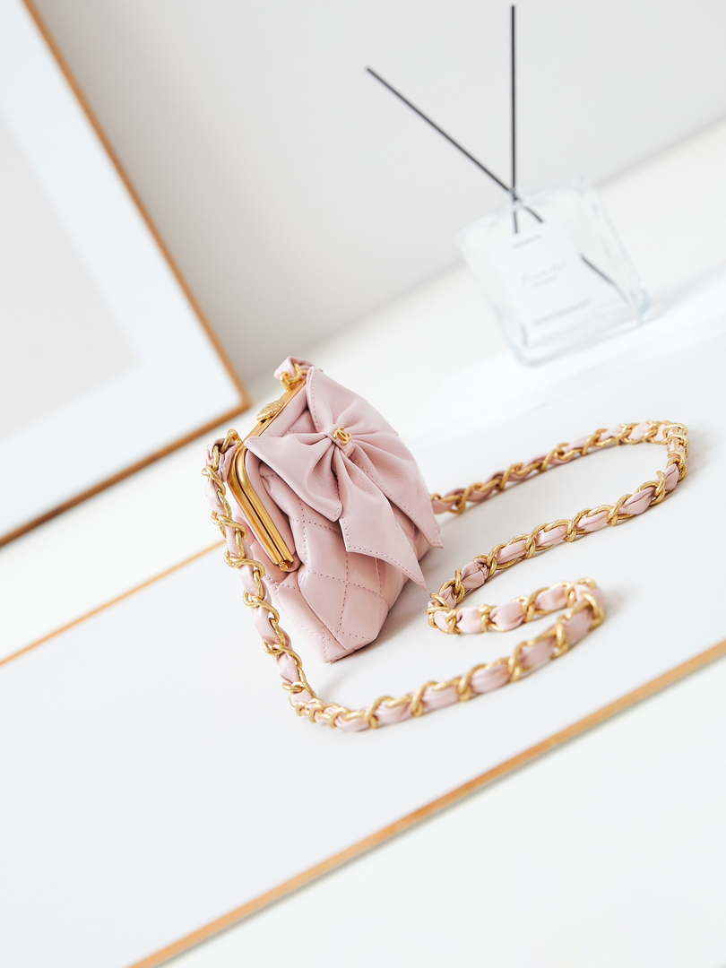 Chanel AP4028 Clutch with chain Lambskin Patent Crumpled Lambskin & Gold-Tone Metal Pink