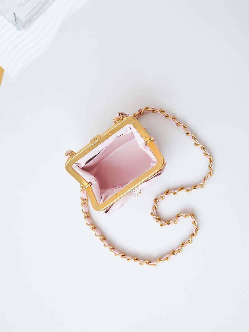 Chanel AP4028 Clutch with chain Lambskin Patent Crumpled Lambskin & Gold-Tone Metal Pink