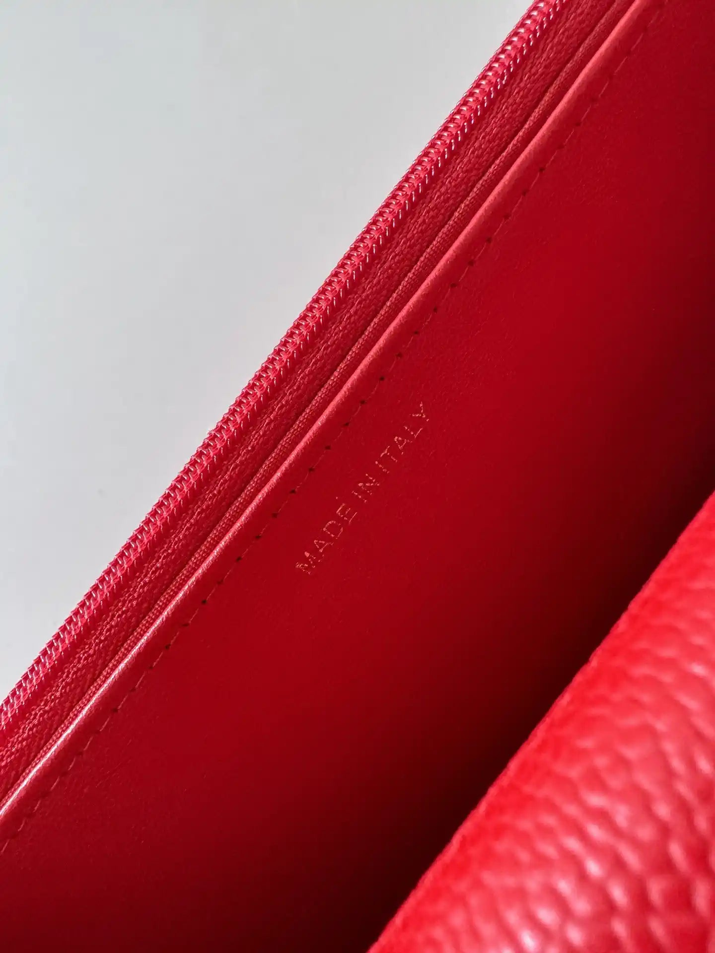 Chanel AP4241 Classic Wallet On Chain Grained Shiny Calfskin Red