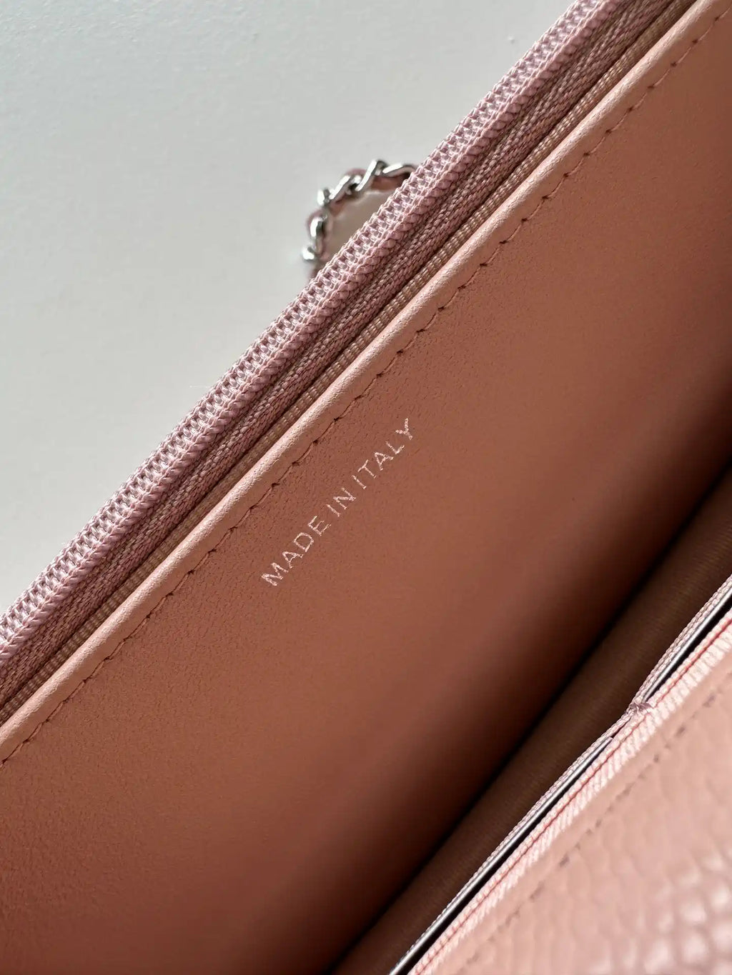 Chanel AP4241 Classic Wallet On Chain Grained Shiny Calfskin Pink