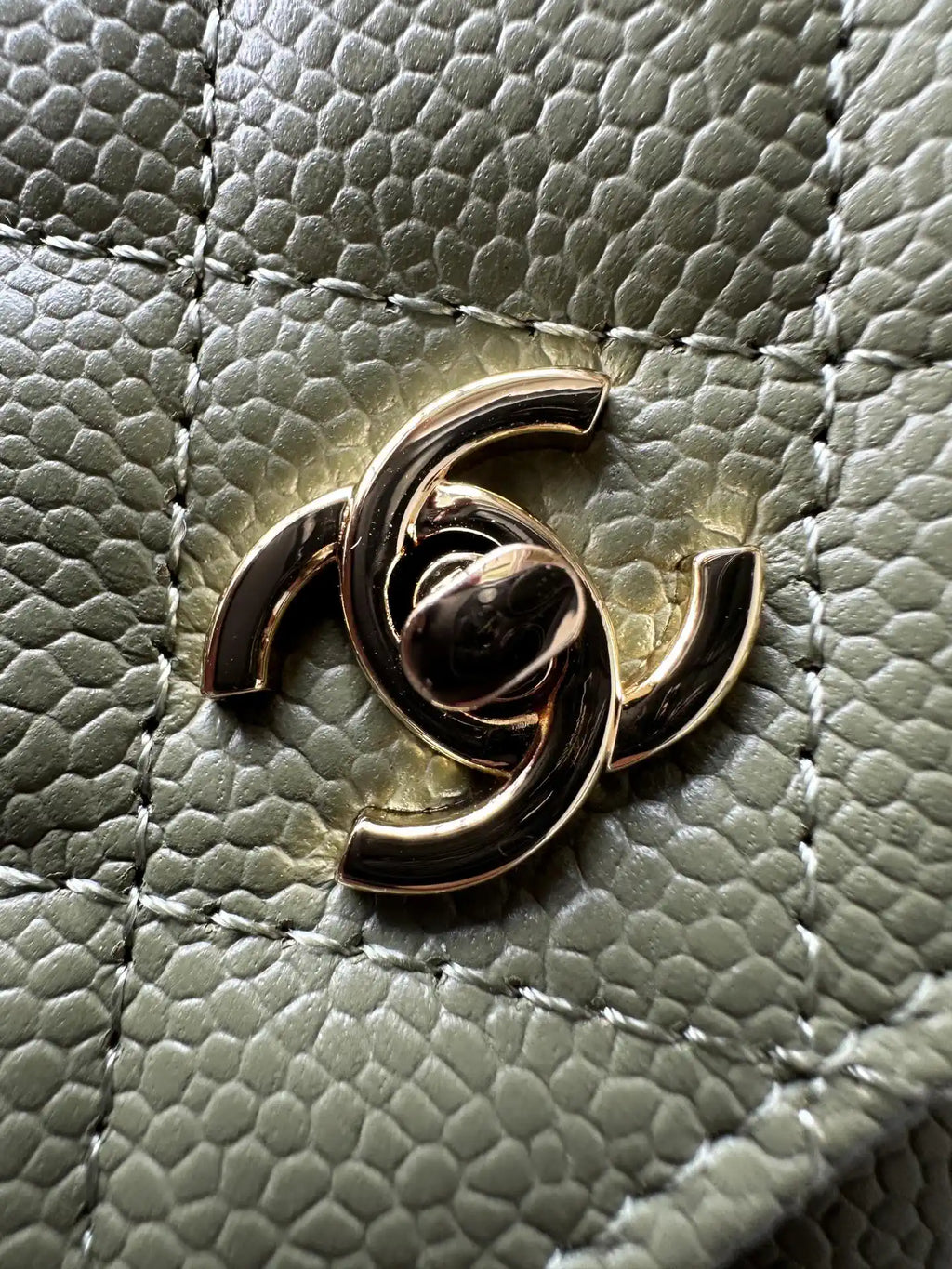 Chanel AP4241 Classic Wallet On Chain Grained Shiny Calfskin bronze green