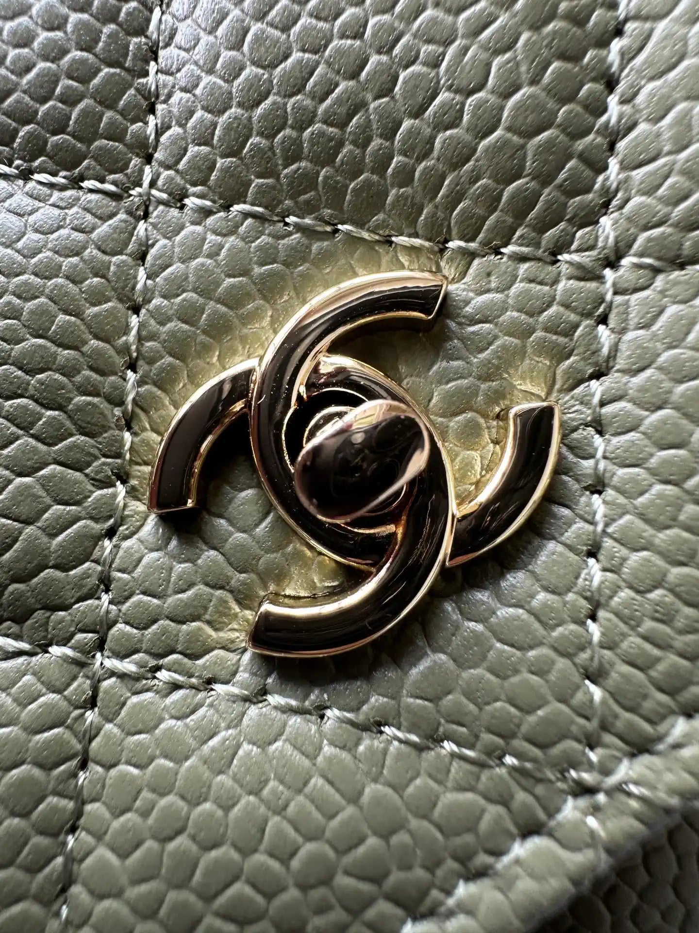 Chanel AP4241 Classic Wallet On Chain Grained Shiny Calfskin bronze green