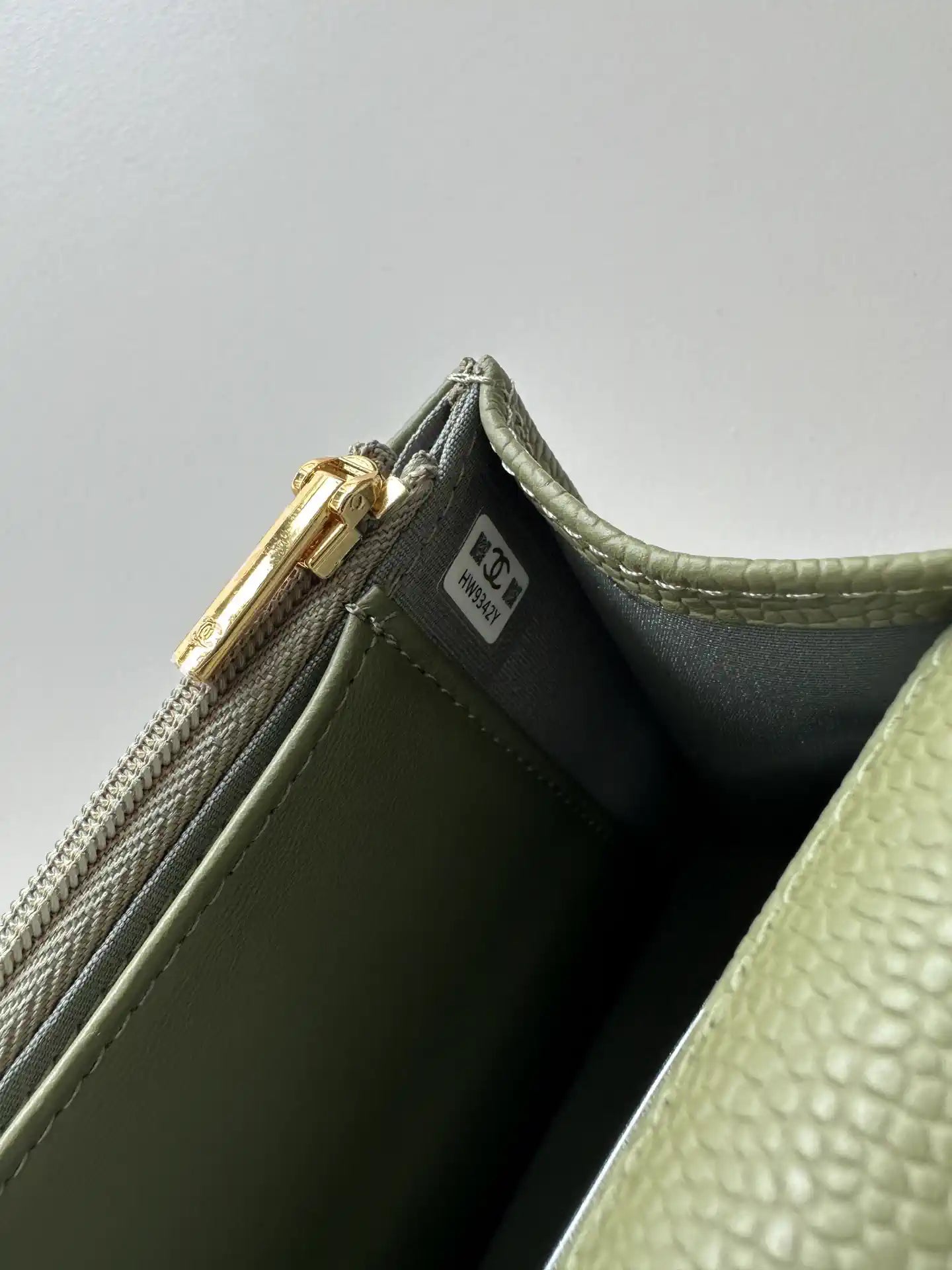 Chanel AP4241 Classic Wallet On Chain Grained Shiny Calfskin bronze green