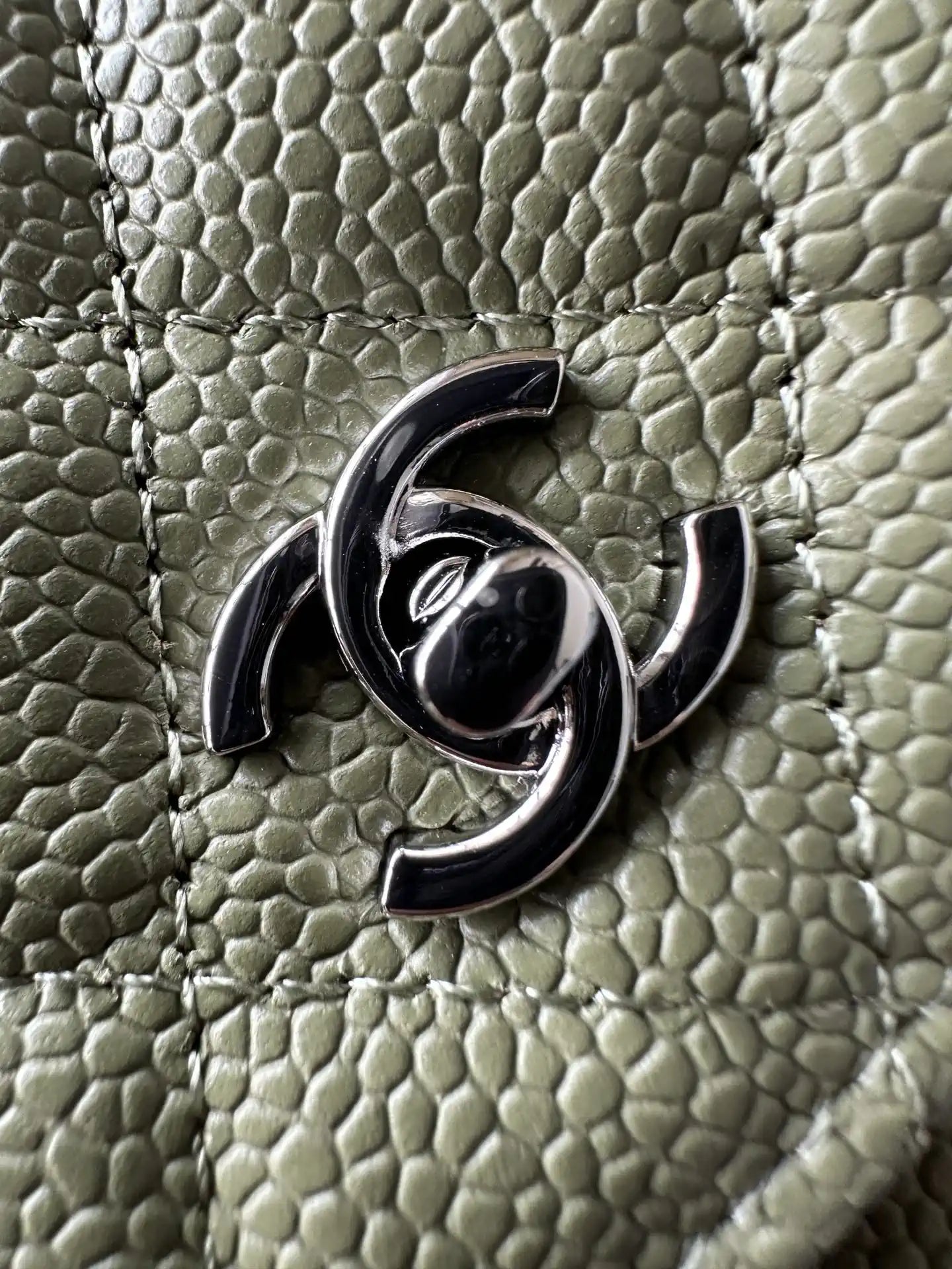 Chanel AP4241 Classic Wallet On Chain Grained Shiny Calfskin bronze green