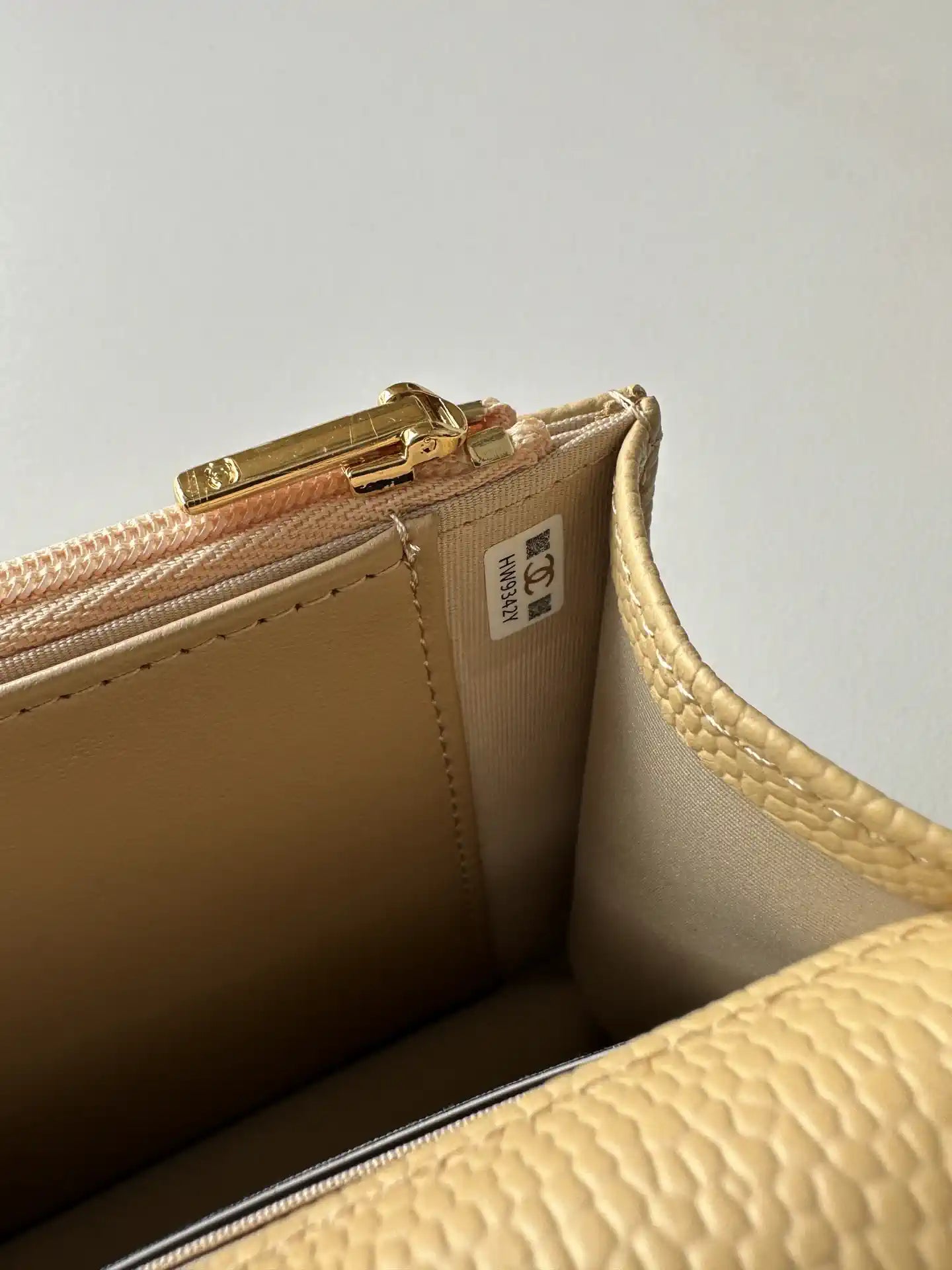 Chanel AP4241 Classic Wallet On Chain Grained Shiny Calfskin Apricot