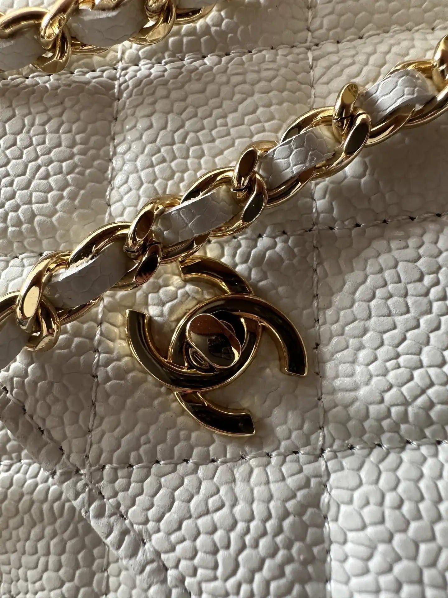 Chanel AP4241 Classic Wallet On Chain Grained Shiny Calfskin White