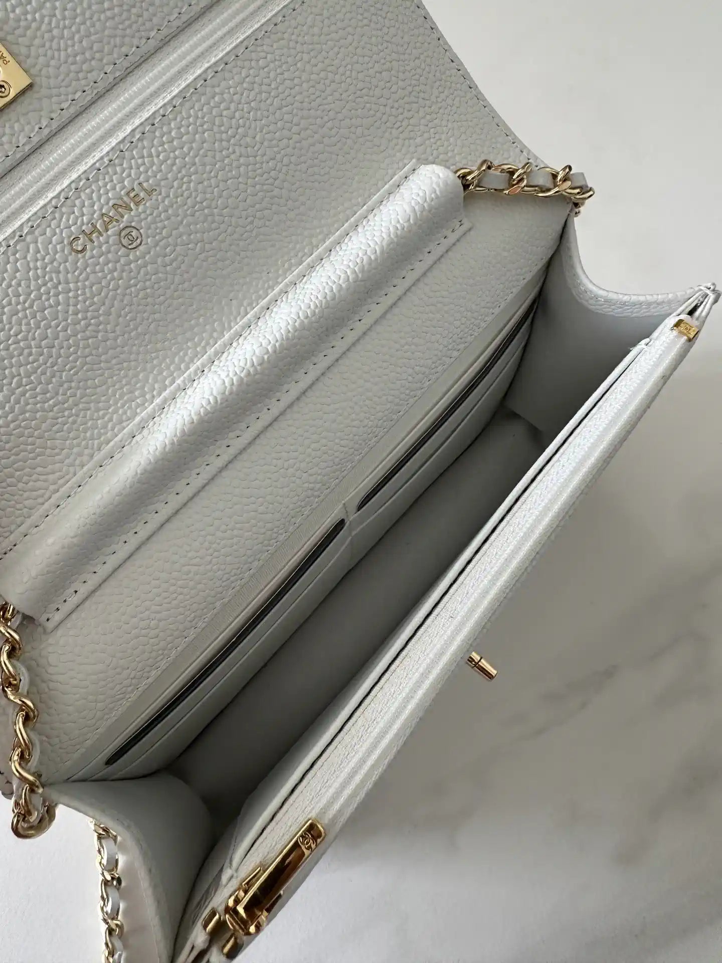 Chanel AP4241 Classic Wallet On Chain Grained Shiny Calfskin White