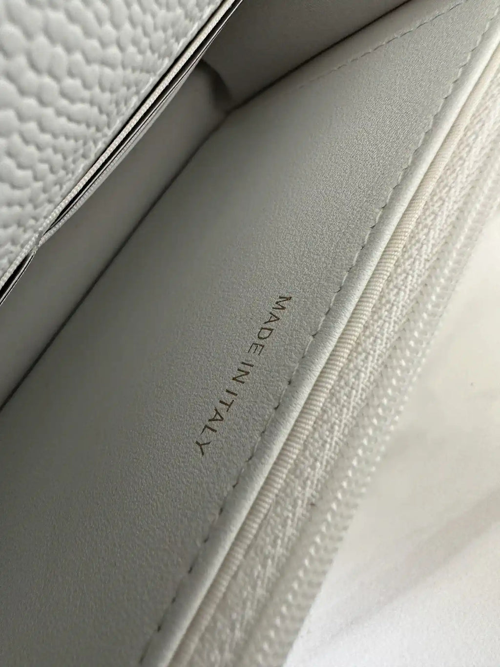Chanel AP4241 Classic Wallet On Chain Grained Shiny Calfskin White