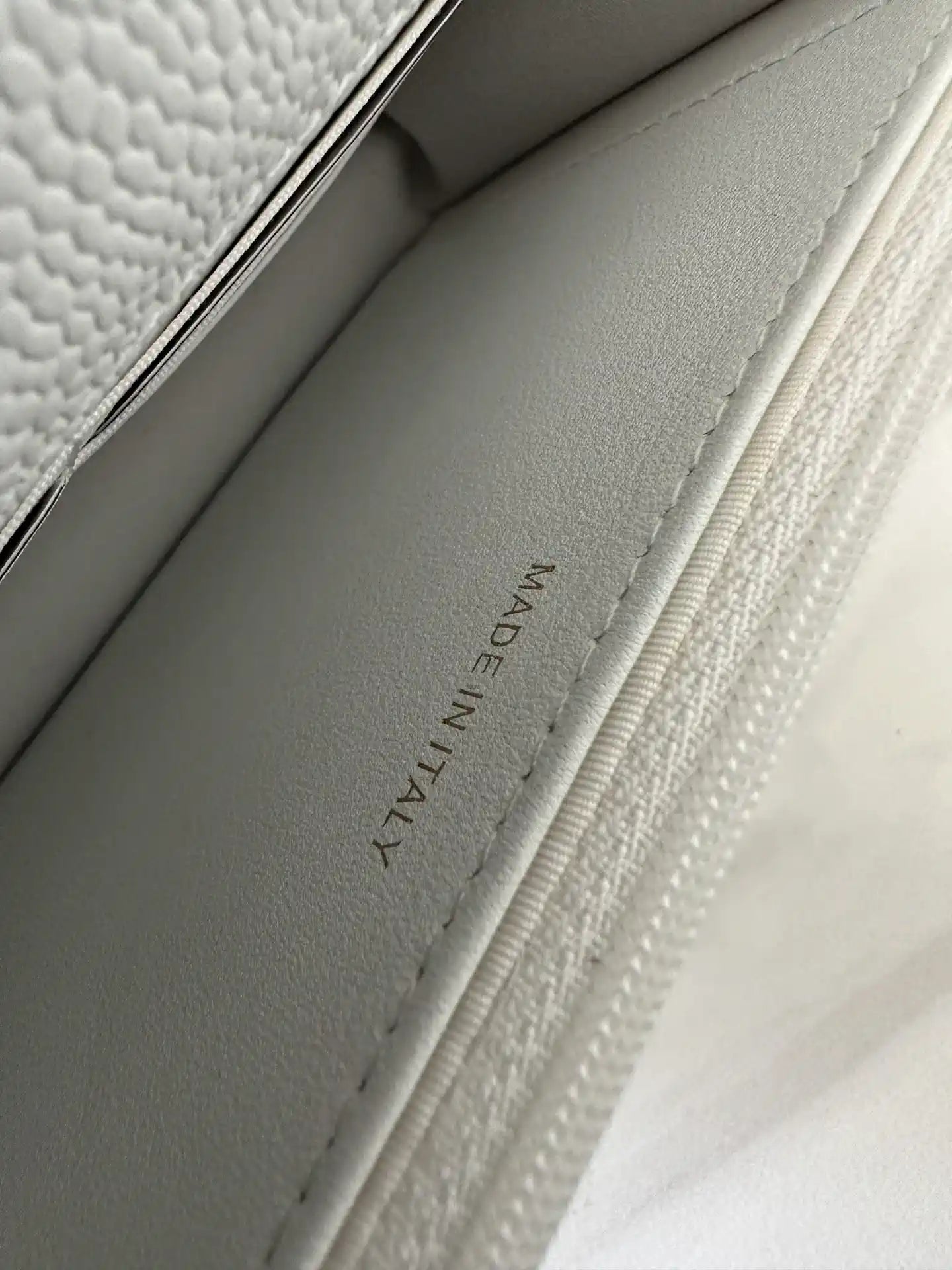 Chanel AP4241 Classic Wallet On Chain Grained Shiny Calfskin White