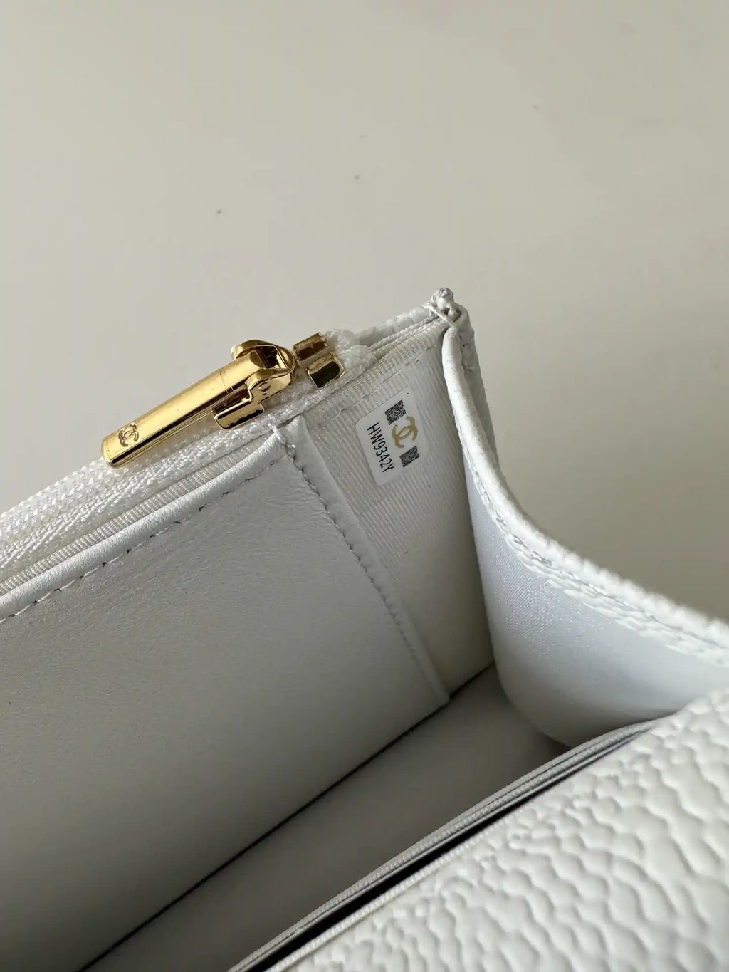 Chanel AP4241 Classic Wallet On Chain Grained Shiny Calfskin White